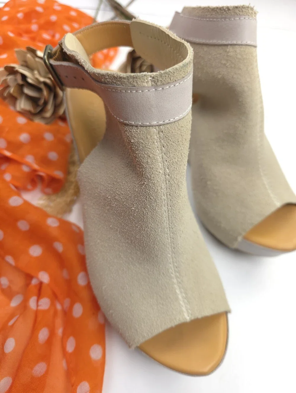 Kork Ease Beige Suede Peep-Toe Platform Wedge Sandals Sz 7